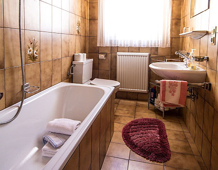 badezimmer ferienwohnung zams 1